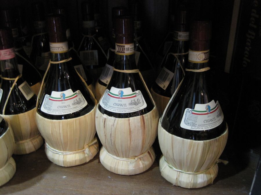 Botellas de vino tinto italiano